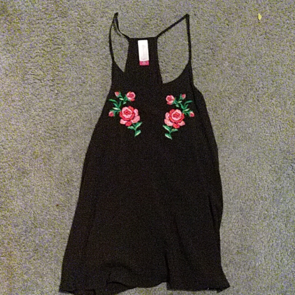 Black rose tank